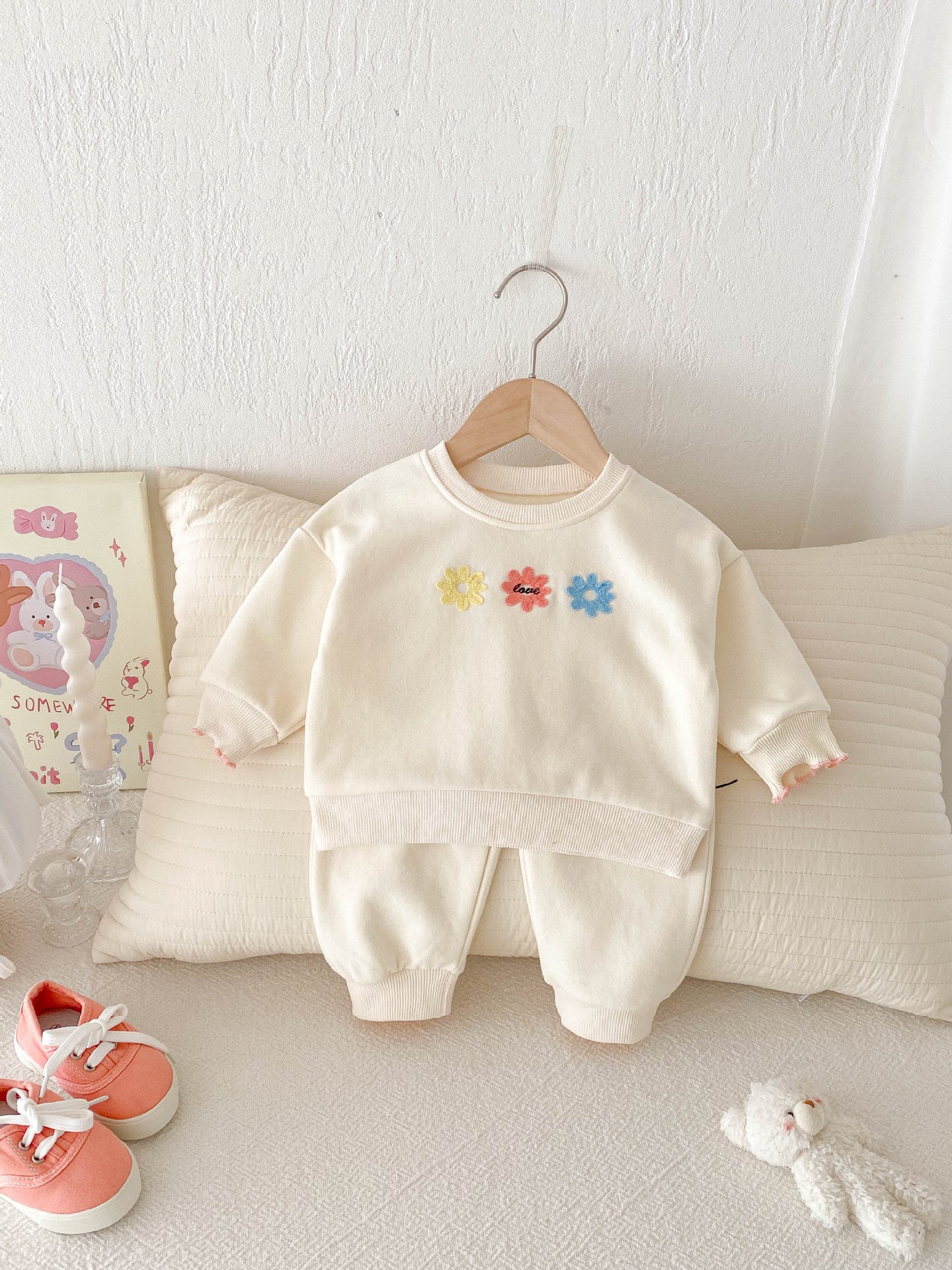Girls' Spring Cute Fashionable Small Flower Sweatshirt And Sweatpants Two-piece Set